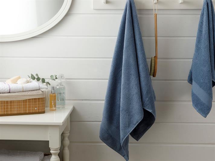Pure Basic Bath Towel 70x140 cm Dark Blue.