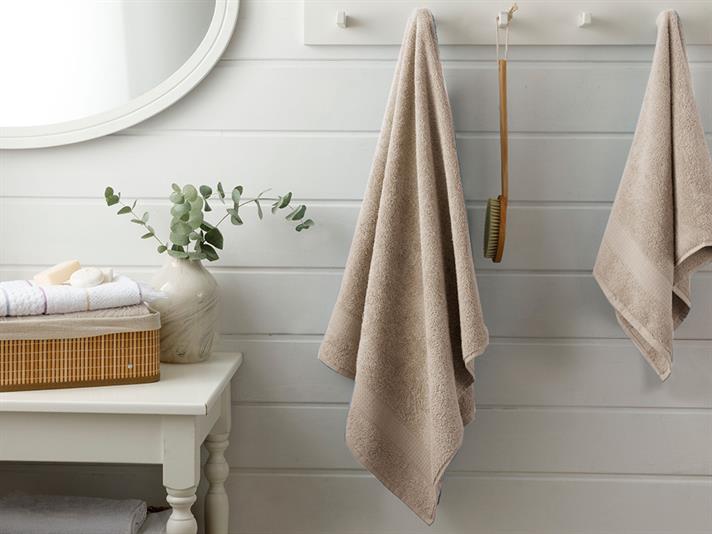 Pure Basic Bath Towel 100x150 cm Light Brown.