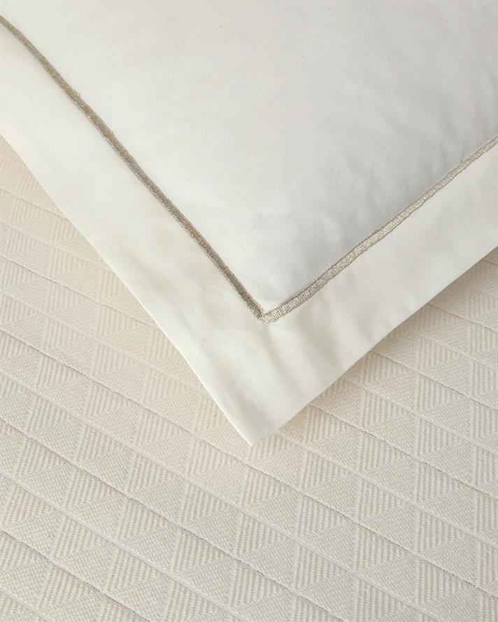 Set complet patura subtire pentru doua persoane, Sparkling Elegance, bumbac-viscoza, 200x220 cm/160x200 cm/50x70 cm, aur