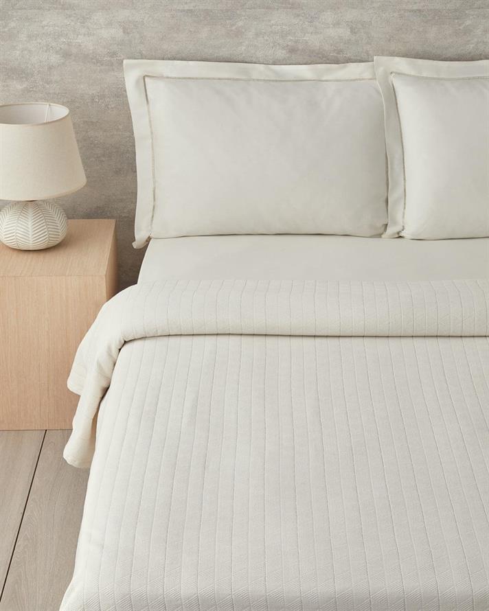 Set complet patura subtire pentru doua persoane, Sparkling Elegance, bumbac-viscoza, 200x220 cm/160x200 cm/50x70 cm, aur