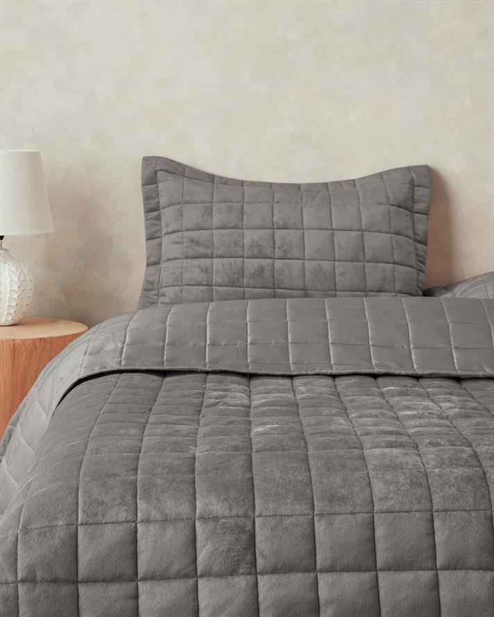 Set cuvertură pat cu două fețe de pernă, king size, Pure Elegancy, poliester, 240x260 cm/ 50x70 cm, gri