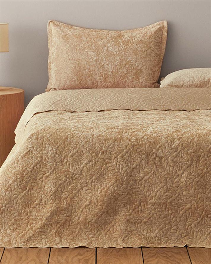 Set cuvertură pat cu două fețe de pernă, pentru două persoane, Royal Charm, poliester, 200x220 cm/ 50x70 cm, auriu