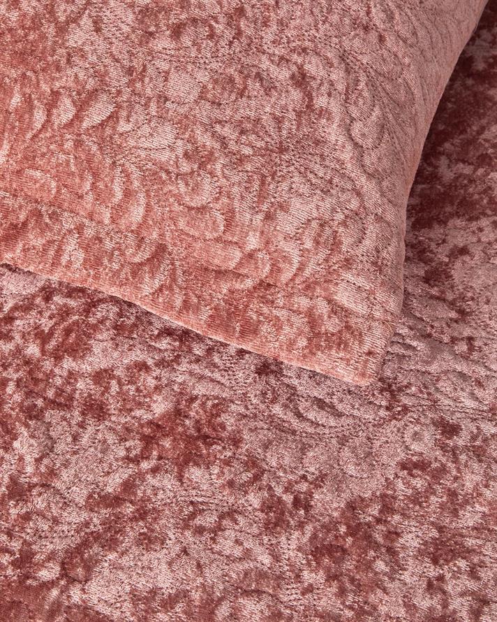 Set cuvertură pat cu două fețe de pernă, pentru două persoane, Royal Charm, poliester, 200x220 cm/ 50x70 cm, roz închis