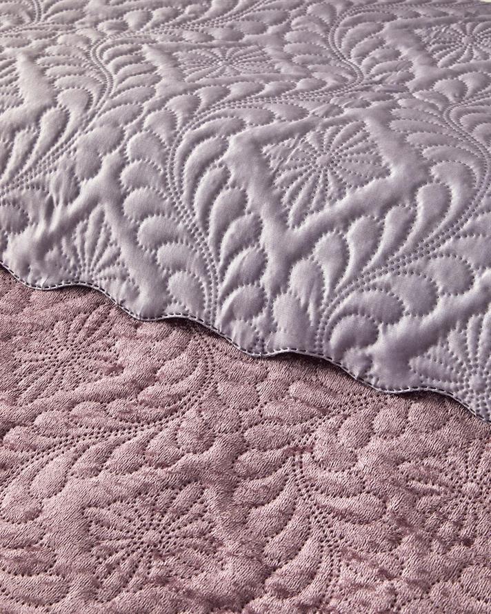 Set cuvertură pat cu două fețe de pernă, pentru două persoane, Royal Charm, poliester, 200x220 cm/ 50x70 cm, vișiniu