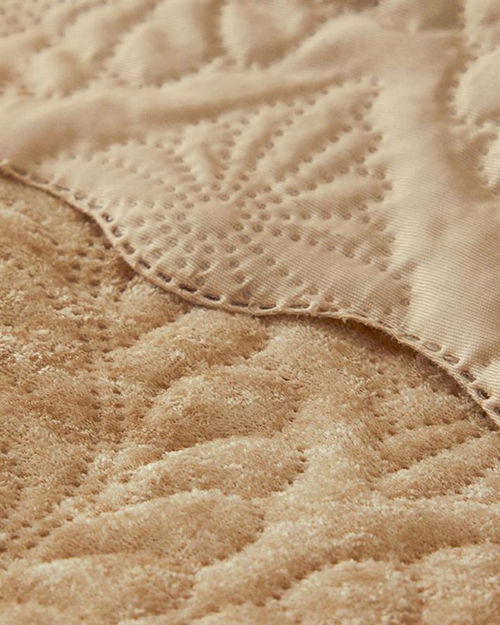 Set cuvertură pat cu două fețe de pernă, pentru două persoane, Royal Charm, poliester, 200x220 cm/ 50x70 cm, auriu