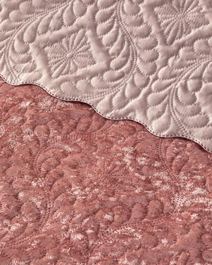 Set cuvertură pat cu două fețe de pernă, pentru două persoane, Royal Charm, poliester, 200x220 cm/ 50x70 cm, roz închis