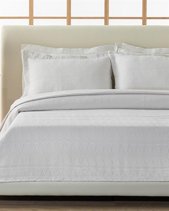 Set cuvertură pat cu fețe de pernă, King size, Triangle, jacquard-bumbac-poliester, 240x250 cm, alb