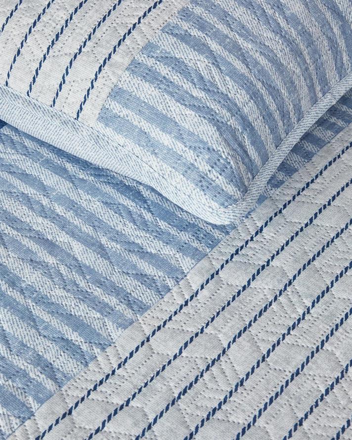 Set cuvertura pat cu fete de perna reversibila pentru doua persoane, Sleek Stripes, poliester, 200x220 cm/50x70 cm, bleu