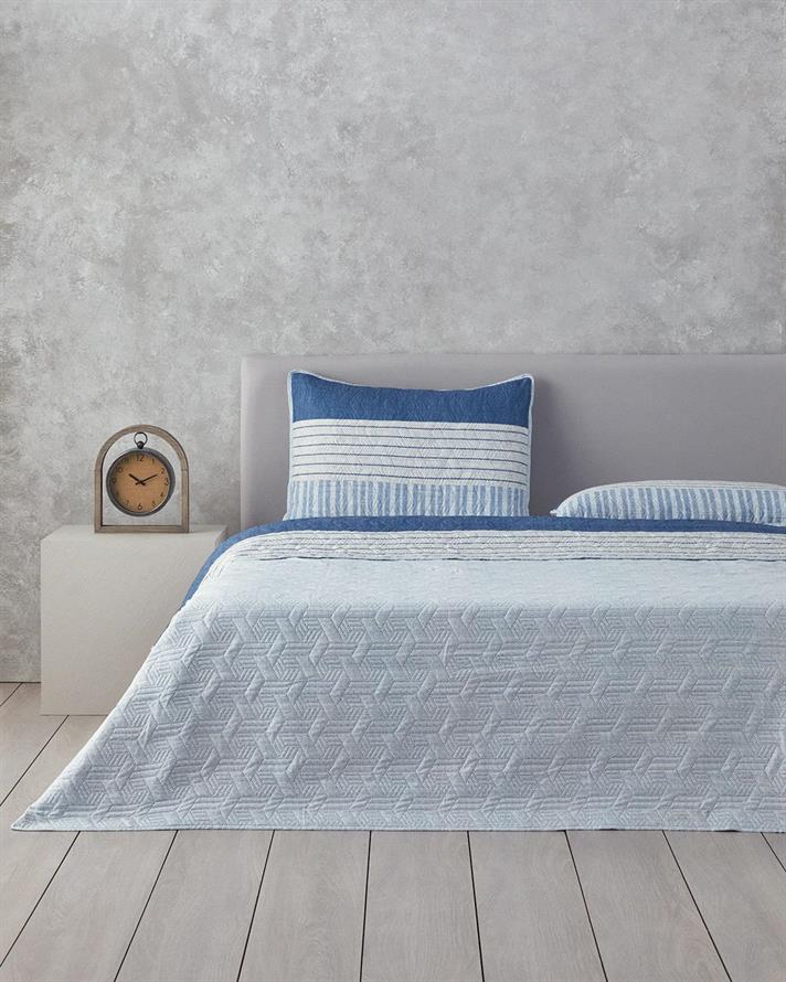 Set cuvertura pat cu fete de perna reversibila pentru doua persoane, Sleek Stripes, poliester, 200x220 cm/50x70 cm, bleu