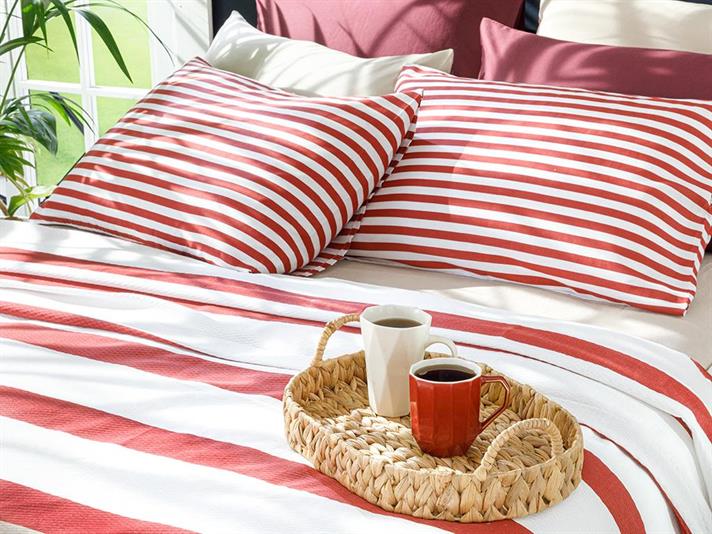 Set pătură subțire cu fețe de pernă, pentru două persoane, HIP STRIPE, bumbac-viscoză-poliester, 200x220 cm, bordo