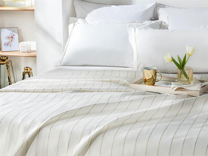 Set pătură subțire cu fețe de pernă, pentru două persoane, Lucent, bumbac-viscoză-poliester, 200x220 cm, alb- auriu