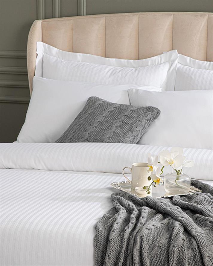Starry Cu Detaliu De Poplin King Size Set Lenjerie De Pat 240x220 cm Alb