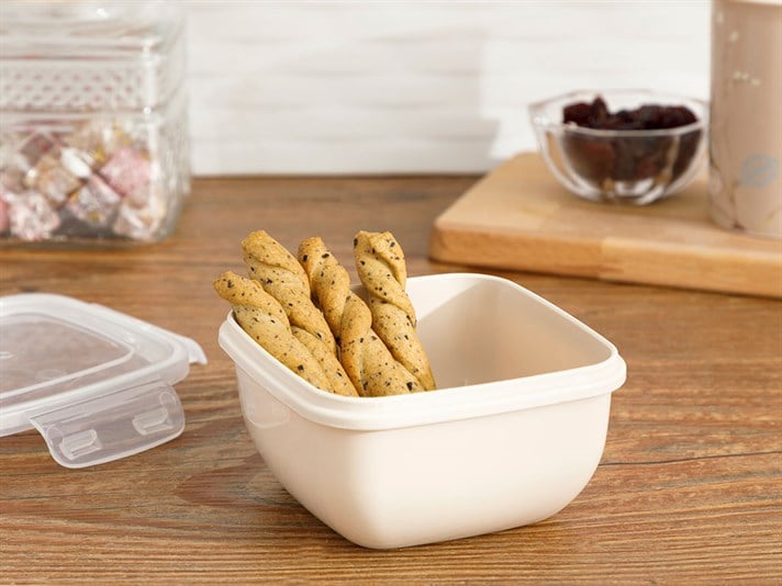 Stella Plastic Square Storage Box 500 ml Cream