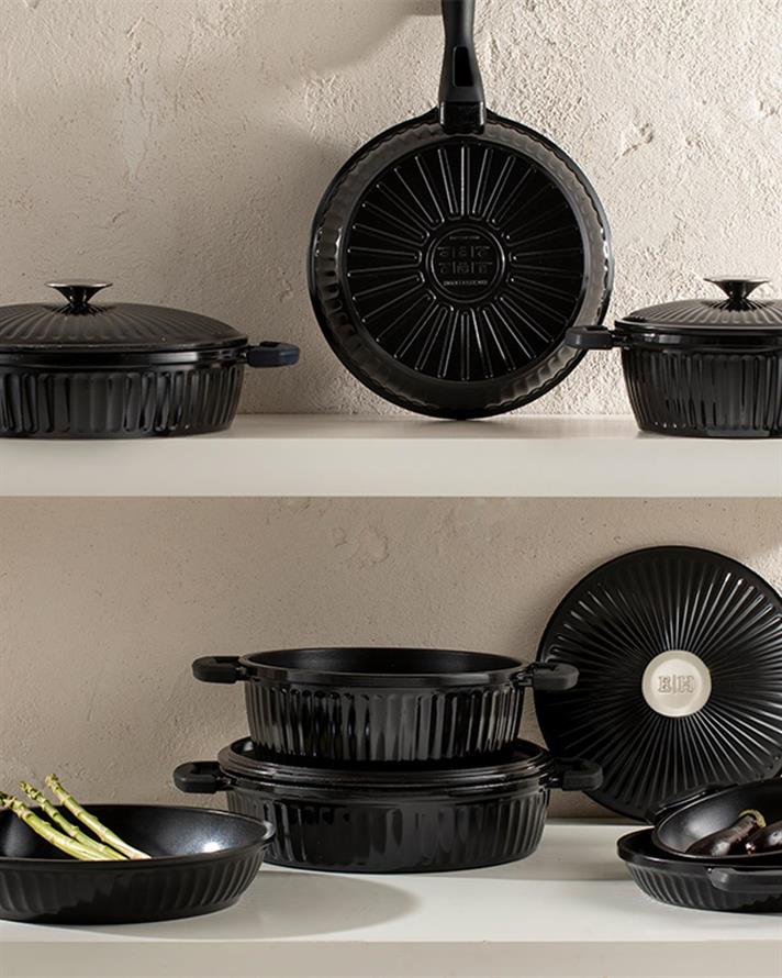 Tigaie cu manere pentru oua, Master Cast, aluminiu turnat, 20 cm, negru