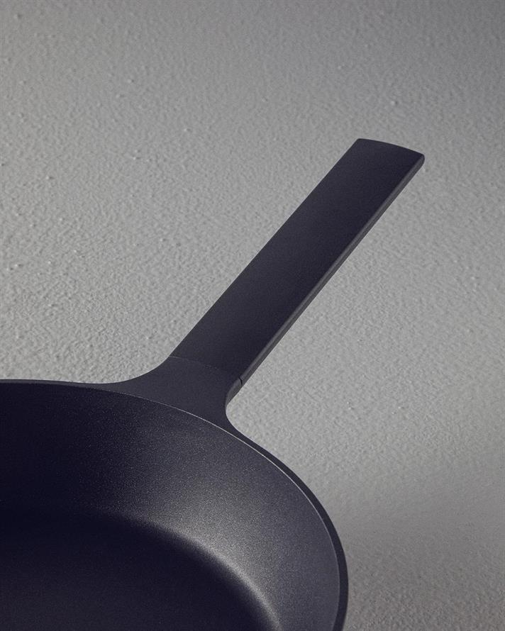 Aluminum Casting Fry Pan 26 cm Black