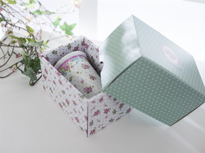 Rose And Lace Bone China Travel Mug 300 ml Pink
