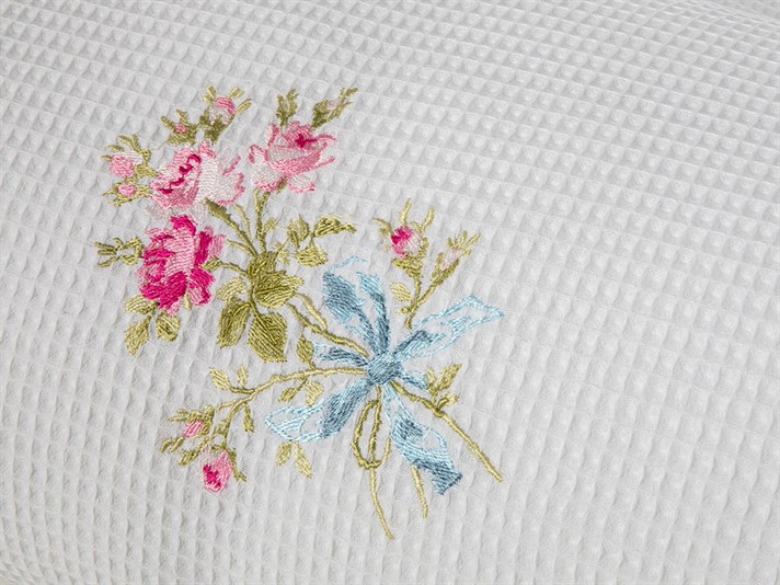 Trandafirul bunchy  Cu broderie Double Person  CUVERTURĂ 220x240 cm Pink