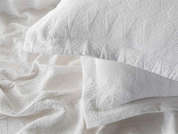 Set cuvertură pat cu fețe de pernă, King size, Triangle, jacquard-bumbac-poliester, 280x250 cm, alb