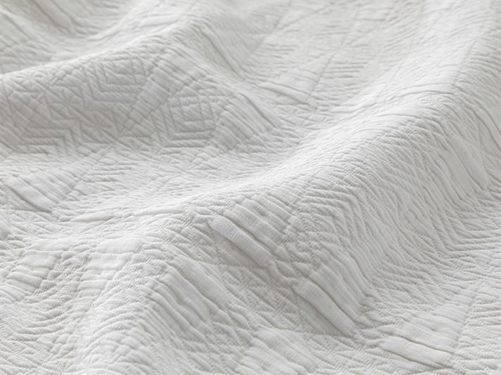 Set cuvertură pat cu fețe de pernă, King size, Triangle, jacquard-bumbac-poliester, 280x250 cm, alb