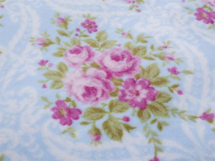 Trup de trandafiri  Cu imprimeu Double Person  PĂTURĂ 220x240 cm .