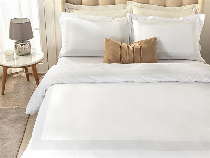 Vivid Set Lenjerie De Pat Dublu - Set Lenjerie De Pat Satin Din Bumbac | English Home, 200 x 220 cm, Alb
