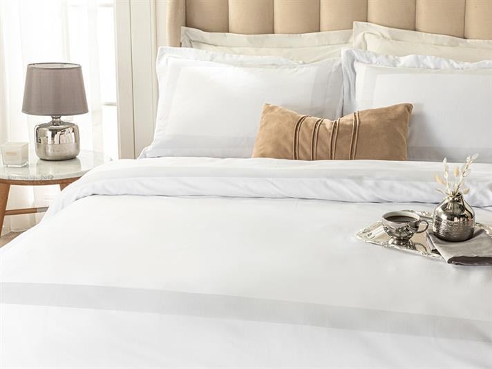 Vivid Set Lenjerie De Pat Dublu - Set Lenjerie De Pat Satin Din Bumbac | English Home, 200 x 220 cm, Alb