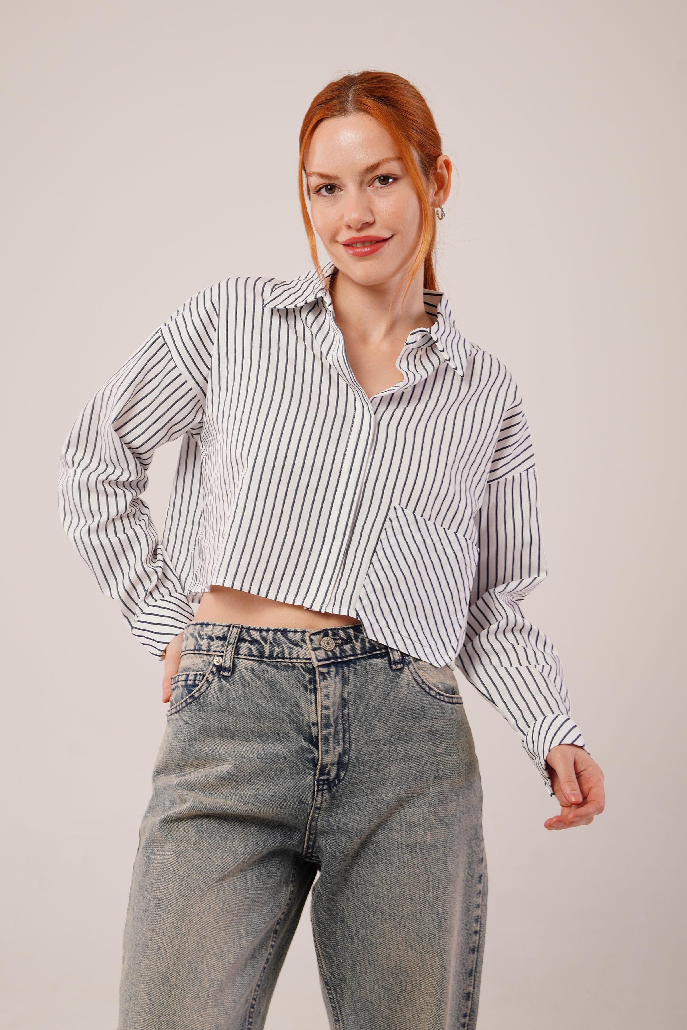 Crop Model Cepli ve Çizgili Beyaz Toptan Gömlek