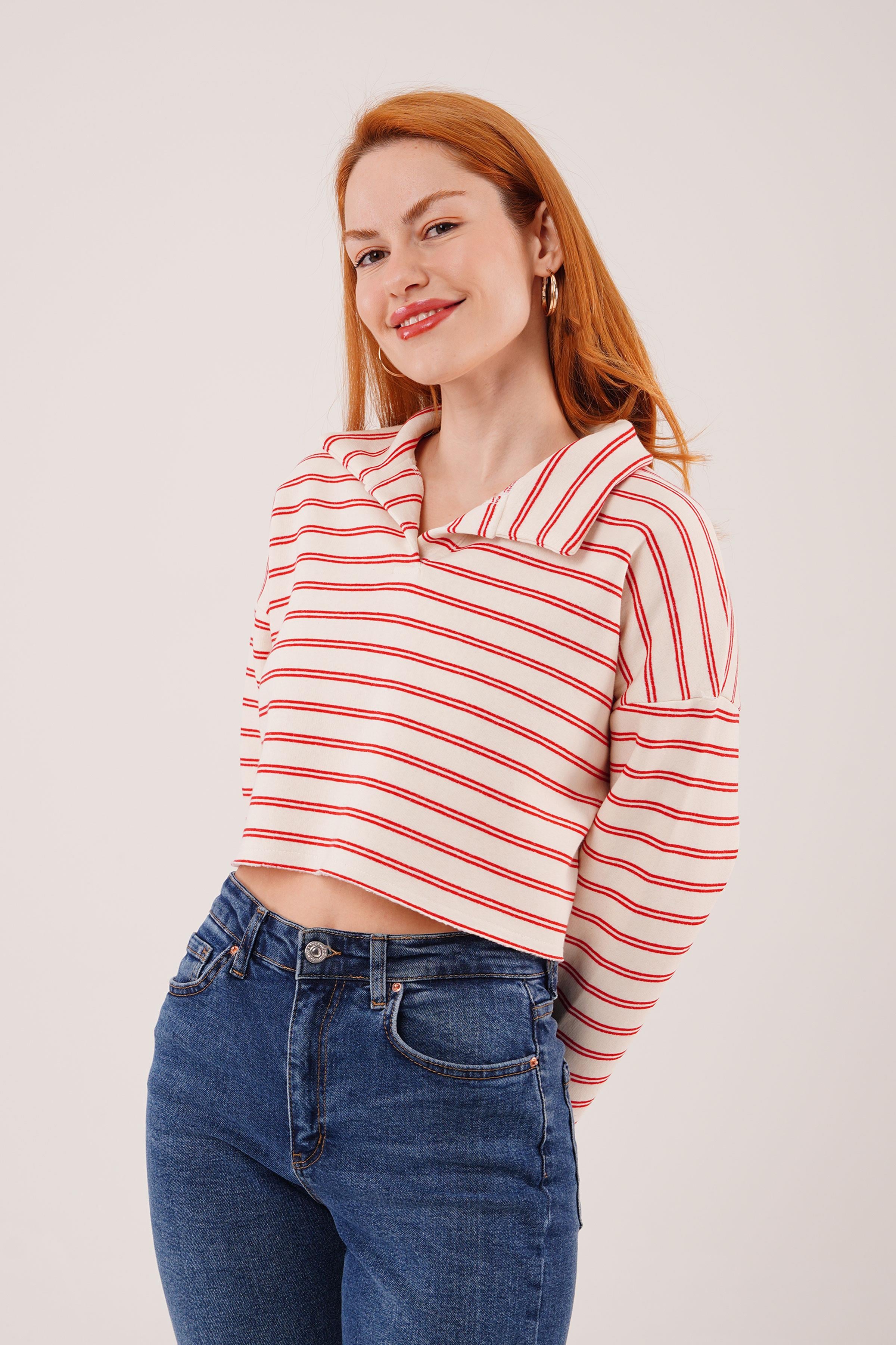 Polo Yaka Kırmızı Çizgili Crop Sweatshirt - Görsel 5