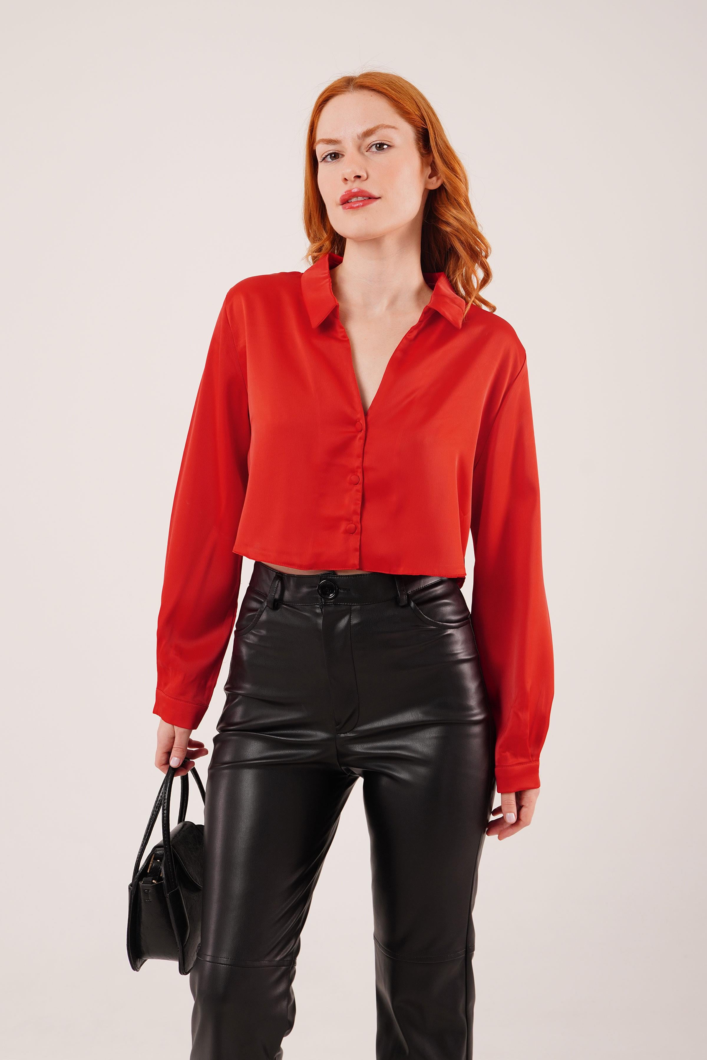 Saten Crop Model Toptan Kırmızı Gömlek