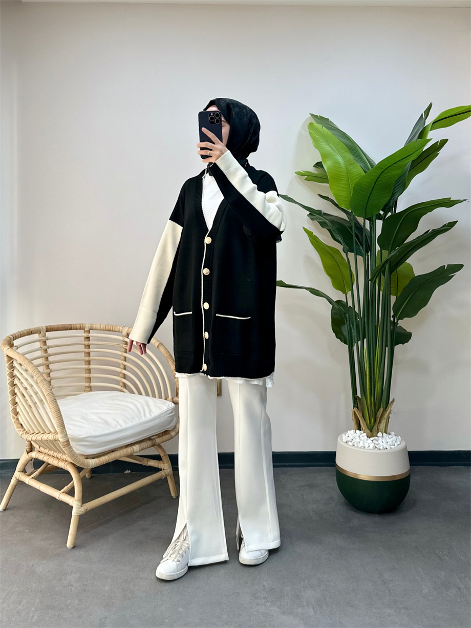 Gold Düğmeli Hırka Siyah