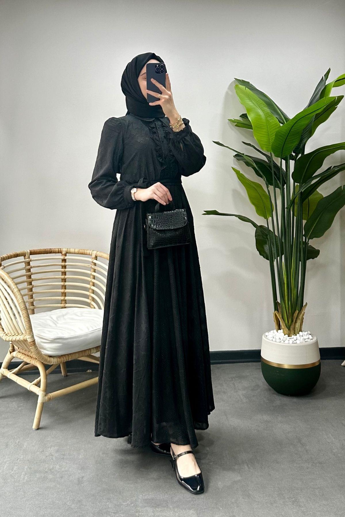 Linda Elbise-Siyah
