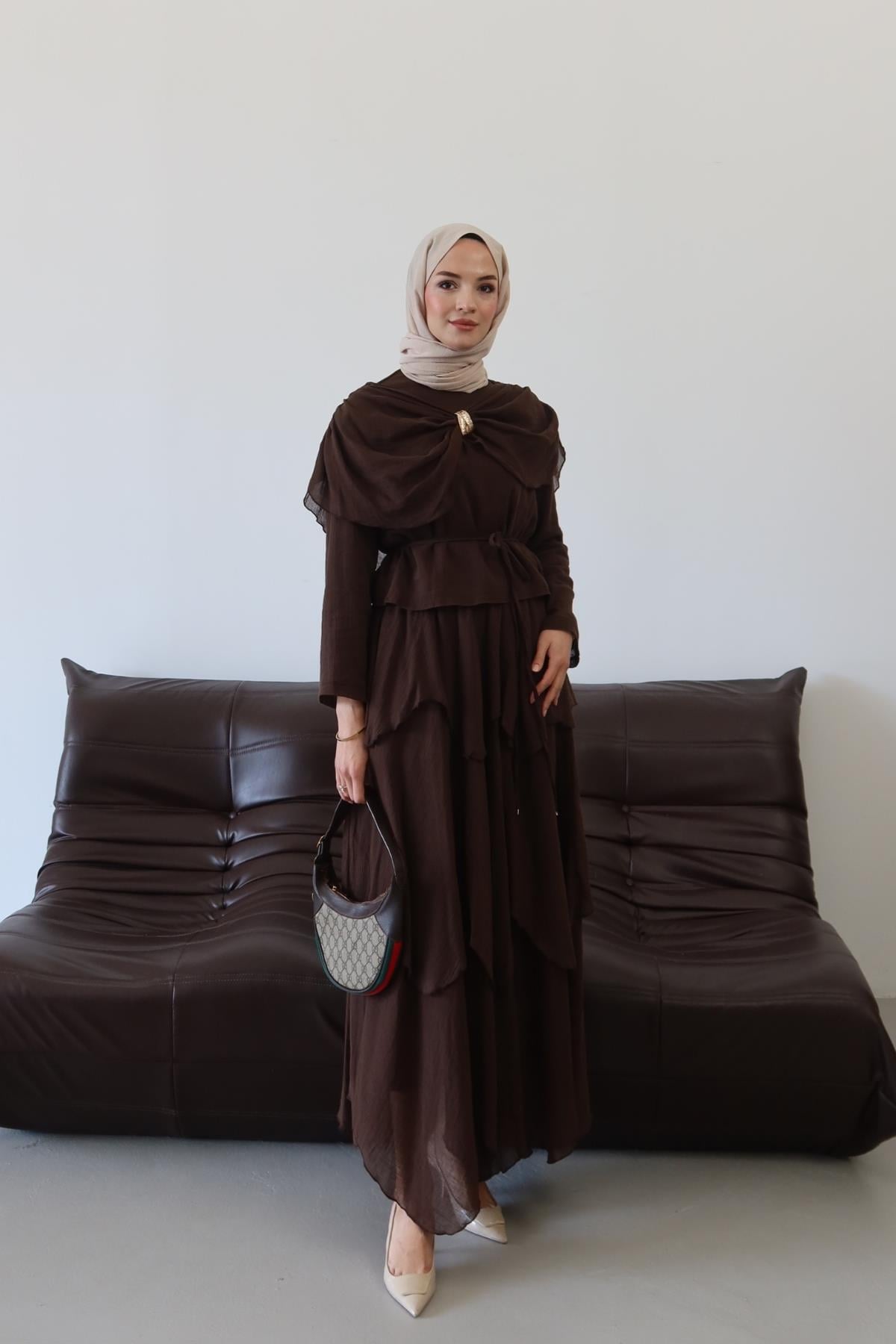 Maya Broş Detay Takım Kahverengi