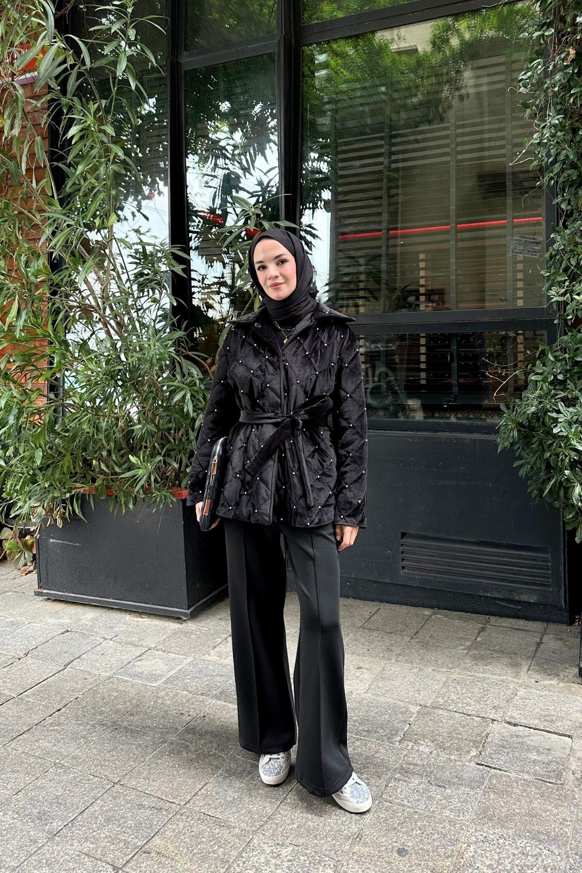 Dora Kapitone Mont Siyah