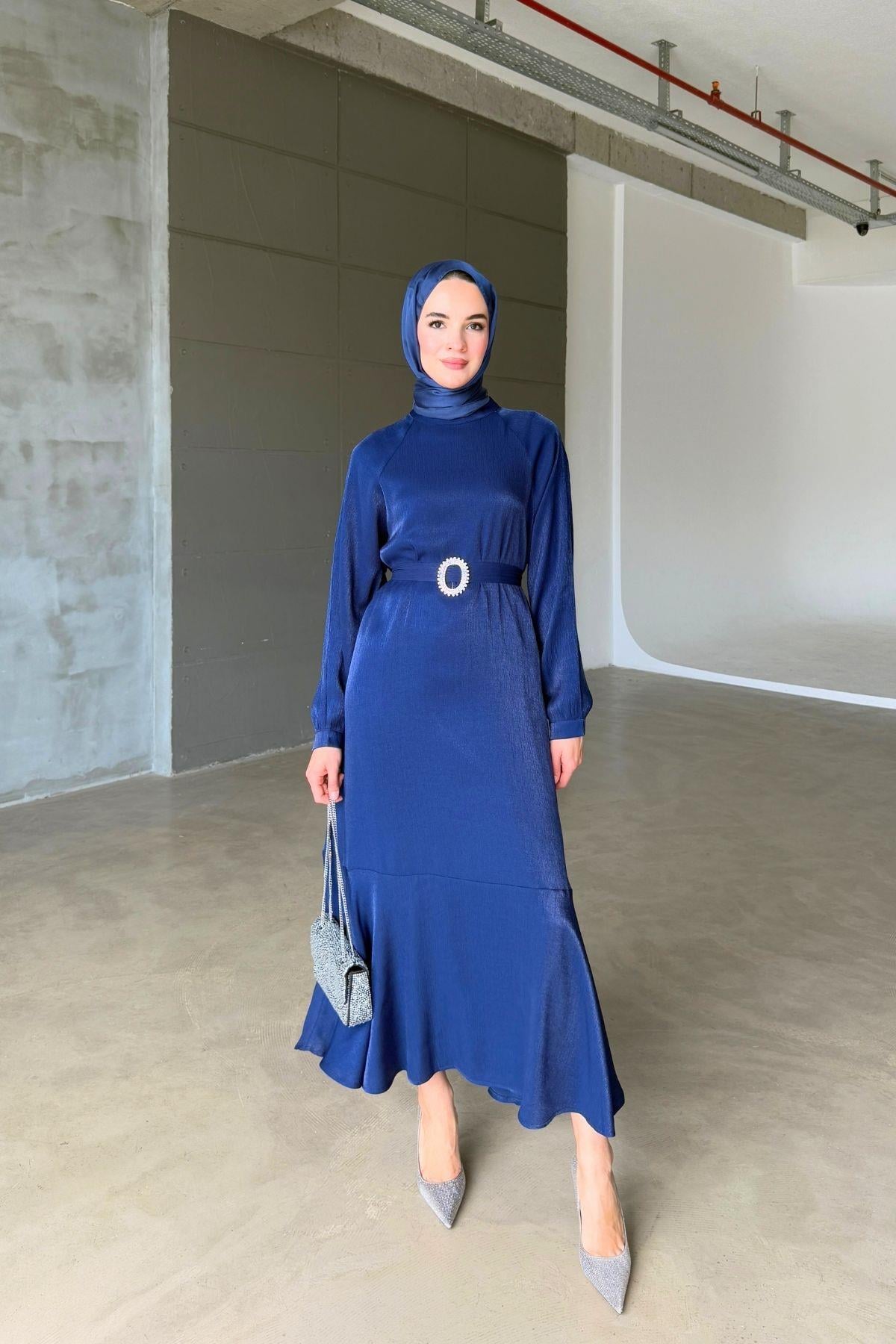 Linda Elbise Lacivert