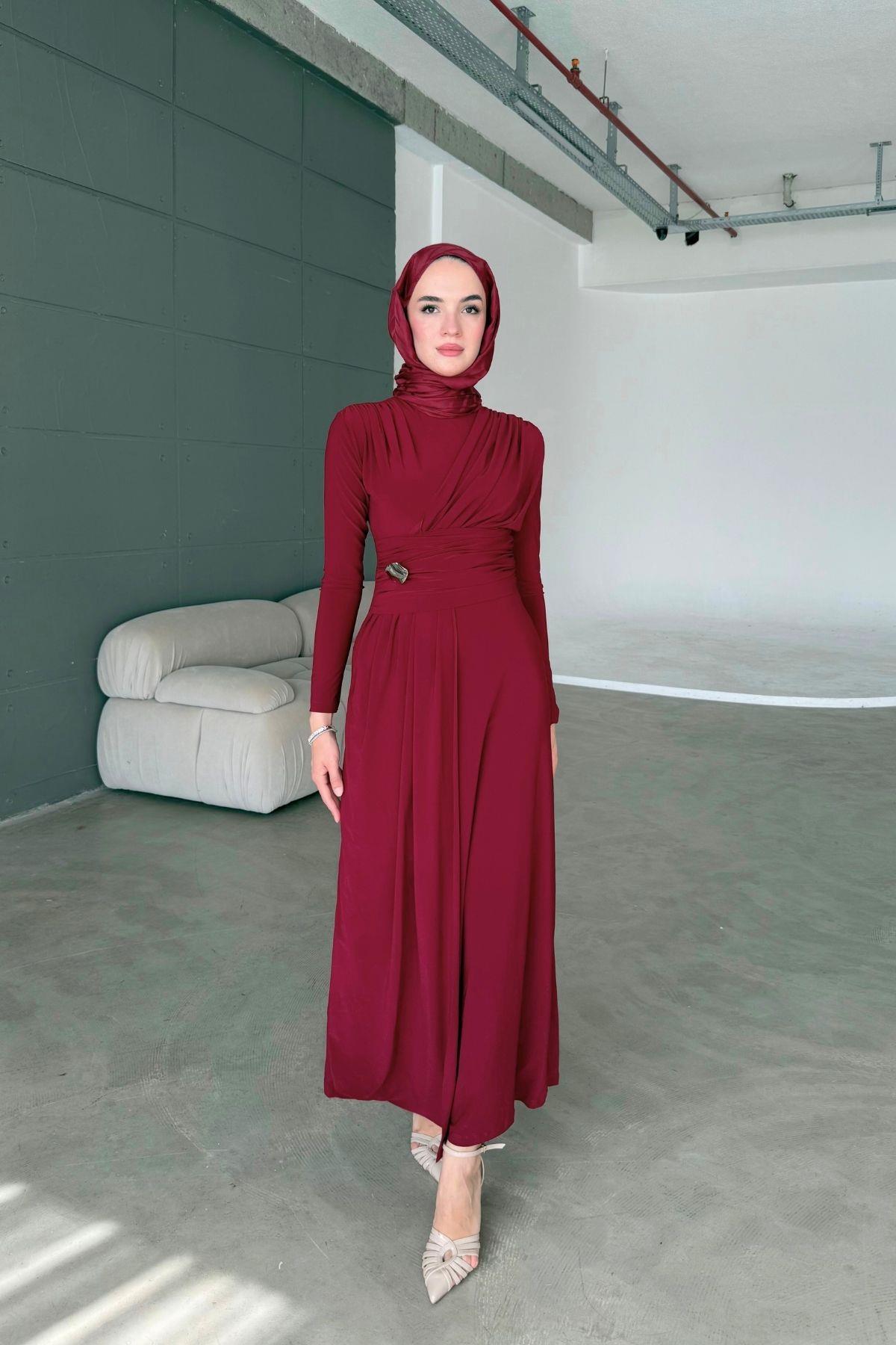Moon Broşlu Elbise Bordo