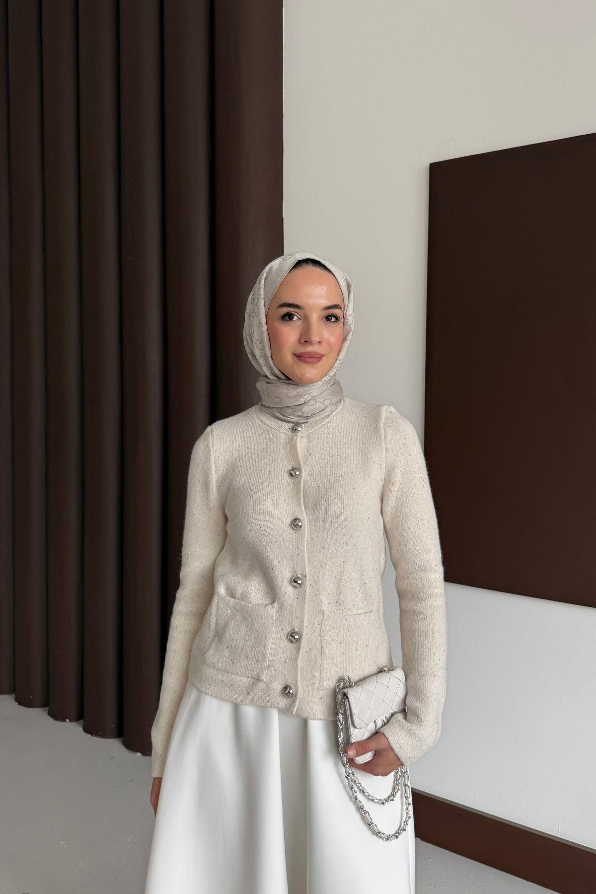 Simli Düğmeli Triko Hırka Ekru