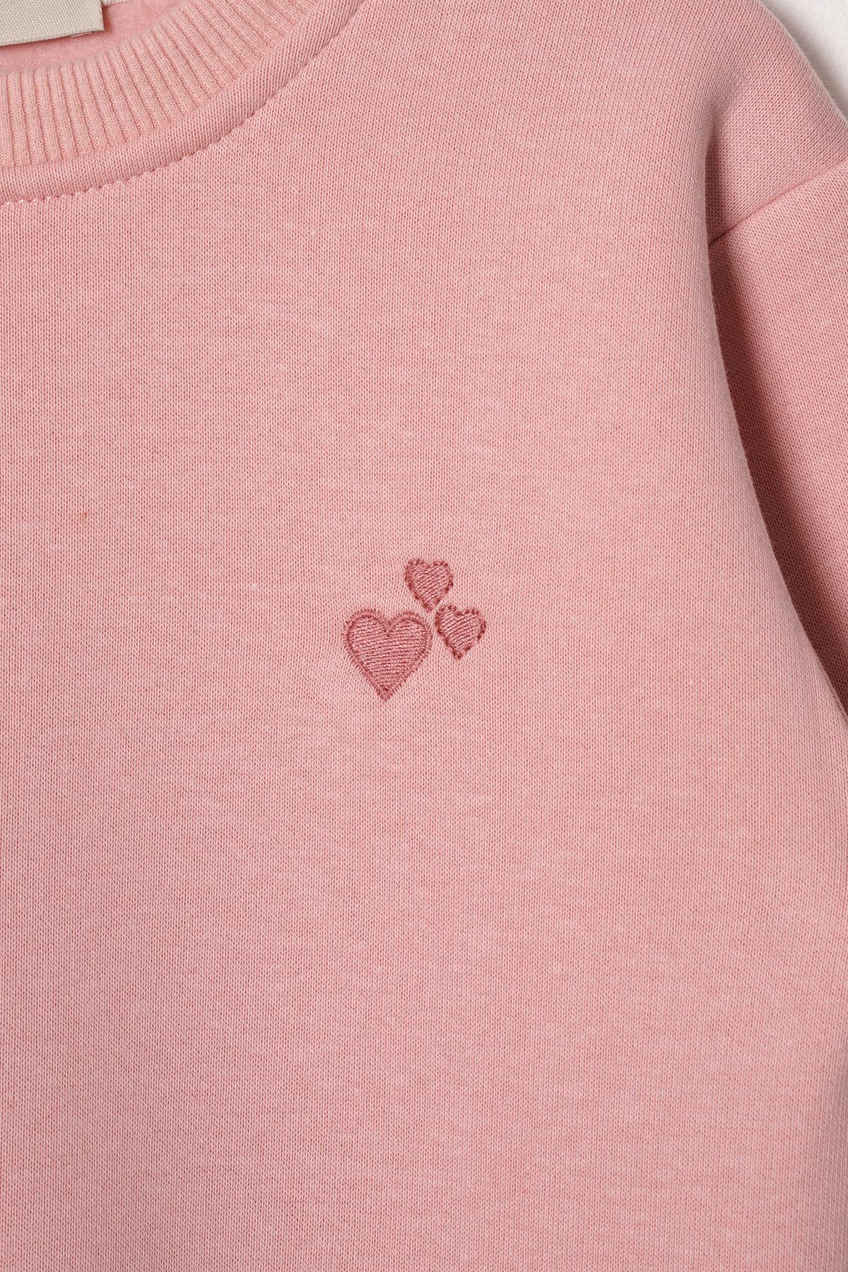 Bisiklet Yaka Uzun Kol Kalp Nakışlı Şardonlu Kız Çocuk Toz Pembe Renk Sweatshirt