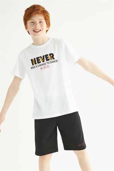 Bisiklet Yaka Kısa Kol Never Stop Smiling Baskılı Beyaz Renk Erkek Çocuk Kaprili Takım