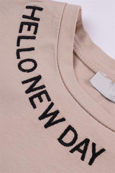 Bisiklet Yaka Kısa Kol Hello New Day Yazılı Bej Renk Kız Çocuk Tshirt