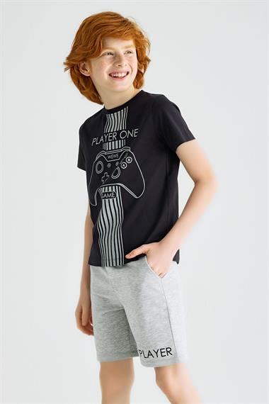 Bisiklet Yaka Kısa Kol Player One Yazı baskılı Siyah Gri Renk Erkek Çocuk Şortlu Takım