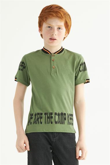 Bisiklet Yaka Kısa Kol Yakası Düğmeli Kolları Camp Keep Baskılı Haki Renk Erkek Çocuk Tshirt