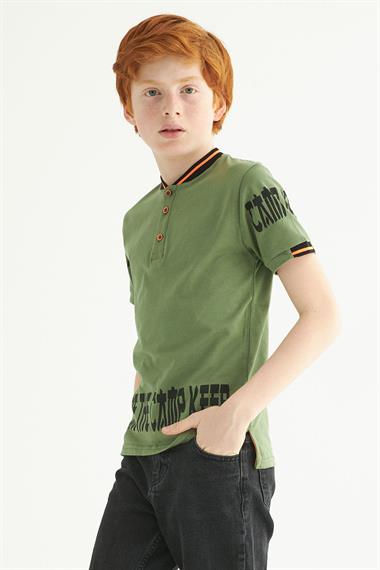 Bisiklet Yaka Kısa Kol Yakası Düğmeli Kolları Camp Keep Baskılı Haki Renk Erkek Çocuk Tshirt