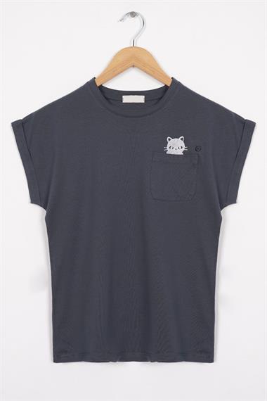 Bisiklet Yaka Kısa Kol Cep Detaylı Simli Kedi Baskılı Füme Renk Kız Çocuk Tshirt