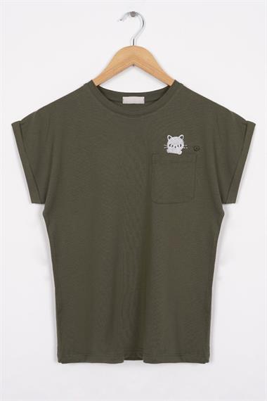 Bisiklet Yaka Kısa Kol Cep Detaylı Simli Kedi Baskılı Haki Renk Kız Çocuk Tshirt