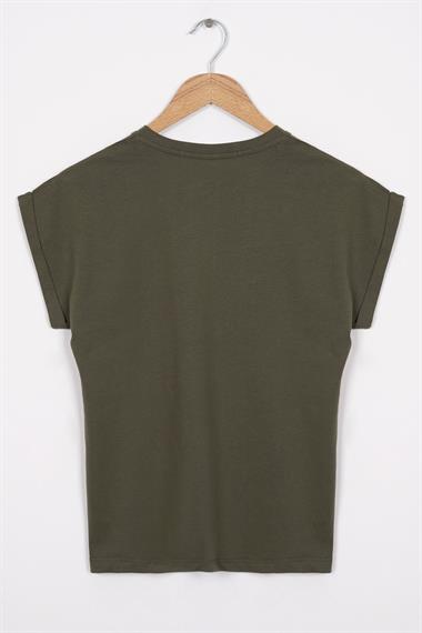 Bisiklet Yaka Kısa Kol Cep Detaylı Simli Kedi Baskılı Haki Renk Kız Çocuk Tshirt