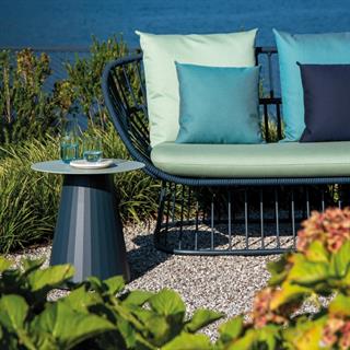 Kettal Cala Wet Stone Terrarosa Yuvarlak Yan Sehpa