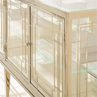 Caracole Classic Woth It s Weight In Gold Konsol