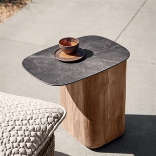 Gloster Omada Teak Black Yan Bahçe Sehpası