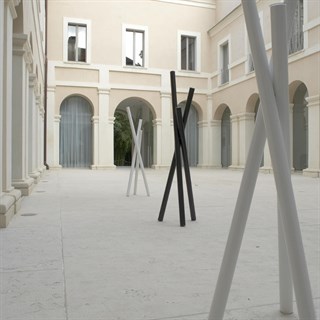 Ligne Roset Cutting White Üçlü Vazo