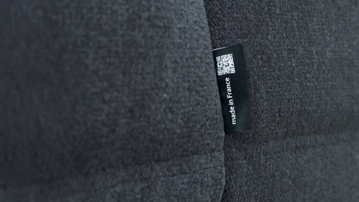 Ligne Roset Togo orijinallik etiketi ve Made in France ibaresi